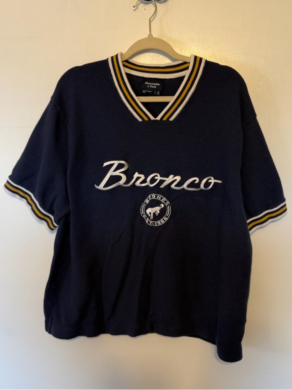 Men’s Bronco Soccer Jersey-Inspired Sweater size XL